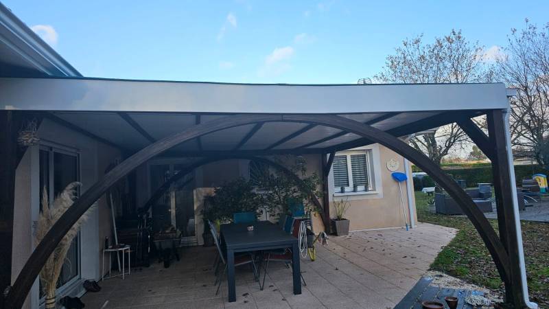 Bandeaux en aluminium blanc de qualité avec parefeuilles au Barp pour vos extérieurs