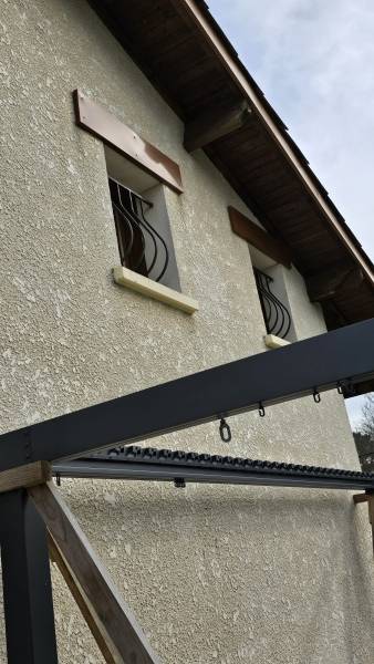 Sublimer votre extérieur avec des habillages bandeaux pas chers et poutres couleur chaîne doré pour un aspect esthétique à Salles en Gironde