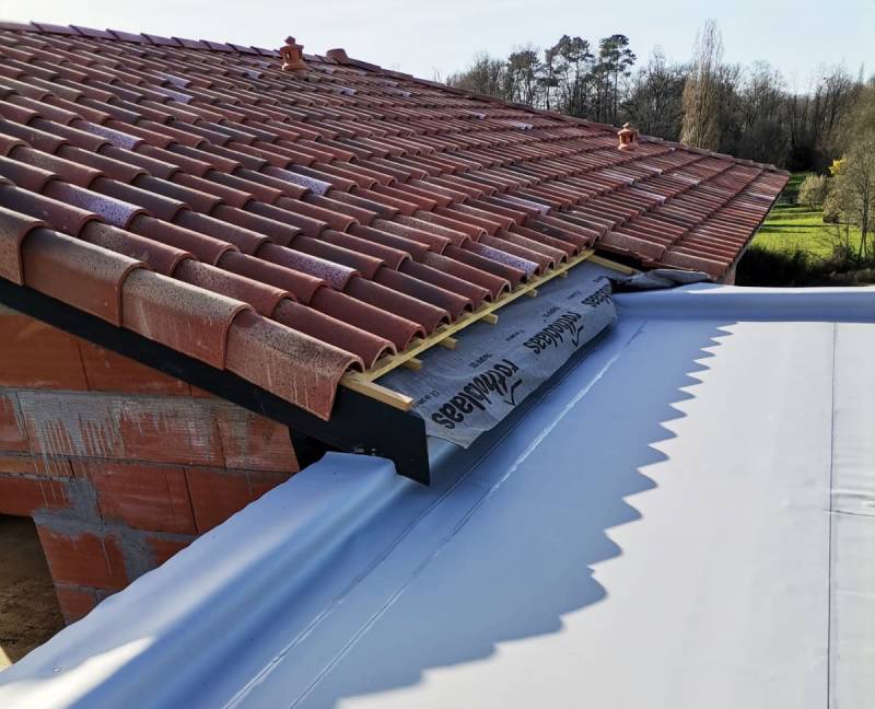 Membrane PVC à souder pour l'étanchéité de ce toit terrasse à l'Aire-sur-l'Adour