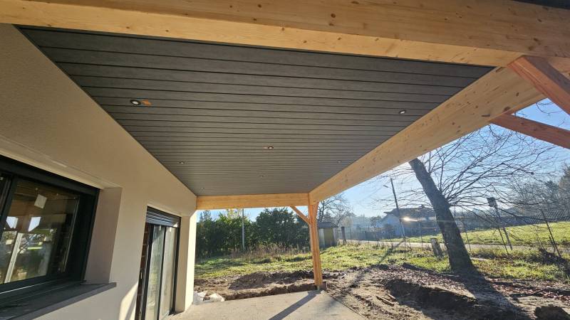 Sous-face en aluminium gris antique et des gouttières bleu ardoise de qualité  au Teich  en Gironde