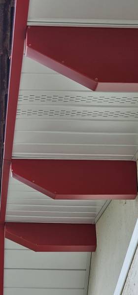 Élégante combinaison de couleurs pour les sous-face, les bandeaux et les têtes de panne d’une maison à Gujan-Mestras