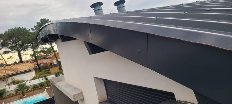 Assurez l'esthétique et la protection de votre bâtiment à Mimizan avec un habillage en bandeaux