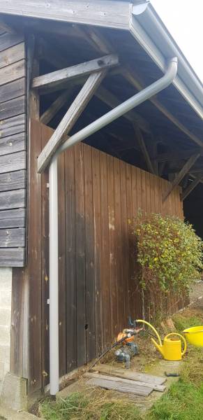 Choisir les gouttières demi-ronde et descentes couleur ‘Perlegrise’ aux alentours d’Orx