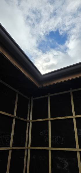 Pourquoi installer sur votre toit des gouttières aluminium bronze sur mesure à Parentis-en-Born