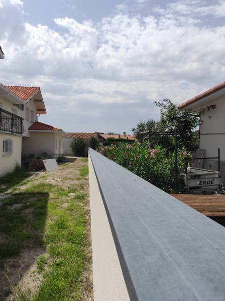 Couvertines en continue couleur gris antique chantier à Biscarrosse dans les Landes