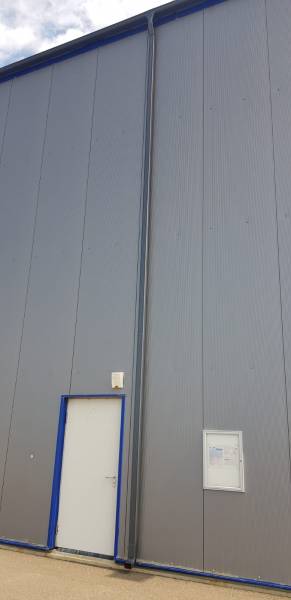 Opter pour les gouttières Niagara sur crochet pince et descentes 70/110 bleu ardoise contre les eaux pluviales à Biscarrosse