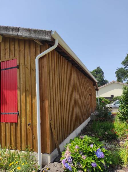 Gouttières San Marco de couleur blanche par Alu Gouttières Biscaà Saint-Pierre-du-Mont