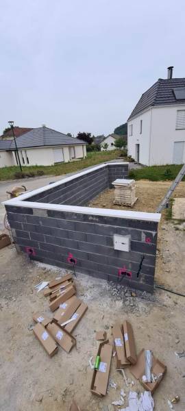 Chantier de couvertine en continu en aluminium sur la commune de Laroin