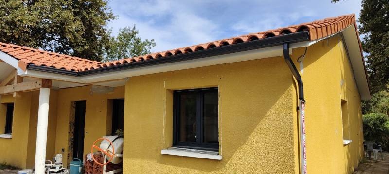 Gouttières bleu ardoise BA6 Niagara 325 pour une installation professionnelle sur mesure à Orx