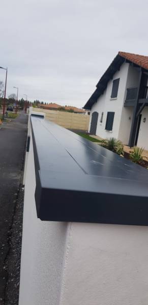 Comment les couvertines en continu protègent-elles ma maison de Parentis-en-Born des infiltrations d'eau