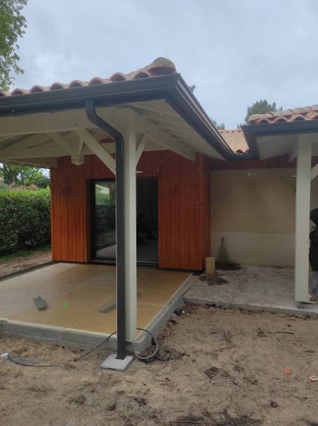 Habillage de bandeaux et gouttières Niagara aux descentes 60x80 RAL 7022 sur mesure à la Teste-de-Buch en Gironde