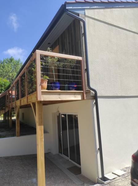 Comment les gouttières Niagara et les descentes 80mm en bleu ardoise subliment votre maison à Biscarrosse ?