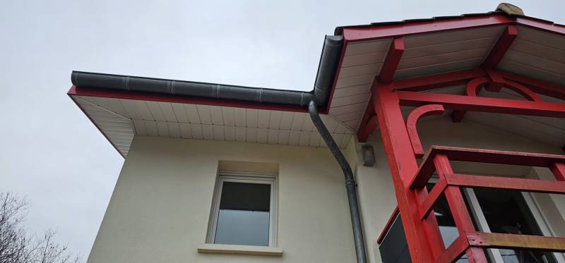 Installation de sous-face, bandeaux et têtes de panne d’une maison à Gujan-Mestras