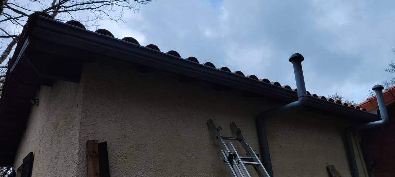 Découvrez la gouttière Niagara N325 en gris antique par Alu Plus Gouttières à Orx