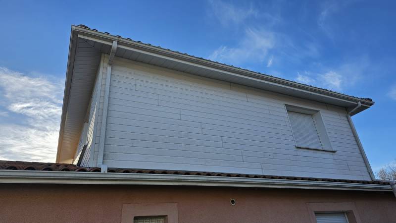 Des sous-face et des bandeaux en aluminium blancs sur mesure pour mon chantier à Sanguinet