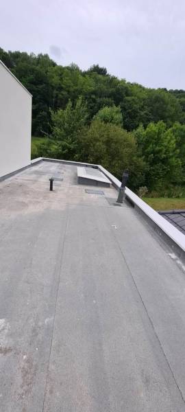 Réalisation de pose de couvertine Annapurna sur une construction à Laroin