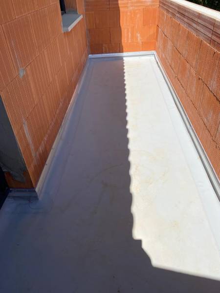 Choisir une étanchéité en membrane PVC sans isolant à Mios