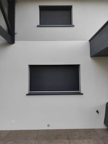 Appui de fenêtre de qualité en aluminium de couleur bleu ardoise pour votre maison à Biscarrosse