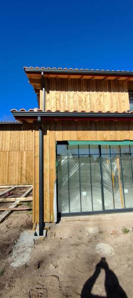 Gouttières Niagara N325, de descentes 60x80 et d’un appui de fenêtre bleu ardoise à Cazaux