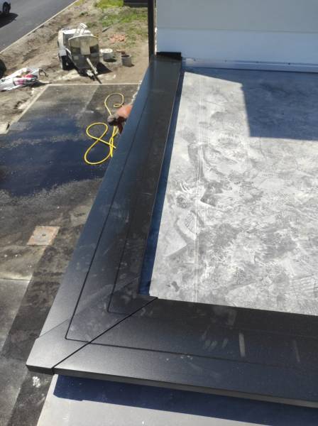 Couvertines en continue couleur noir pas cher Chantier à Mios sur mesure