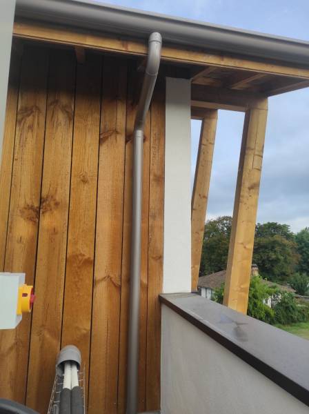 Pose de descentes et de dauphins pas chers de couleur bronze de diamètre 80 pour évacuer les eaux pluviales à Parentis-en-Born