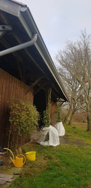 Gouttières demi-ronde et descentes couleur ‘Perlegrise’ aux alentours d’Orx