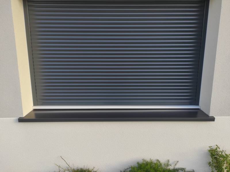 Appui de fenêtre en aluminium de couleur bleu ardoise pour votre maison à Biscarrosse dans les Landes