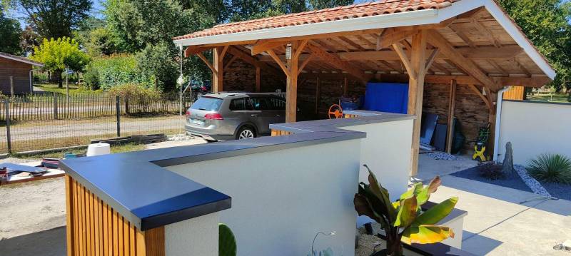 Protéger votre muret de jardinière des infiltrations d’eau avec l’installation d’une couvertine esthétique au Barp