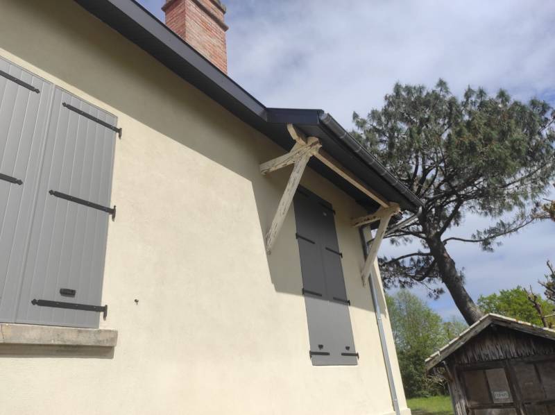 Améliorer votre maison à Arès avec un habillage bandeaux noir graphite pas cher