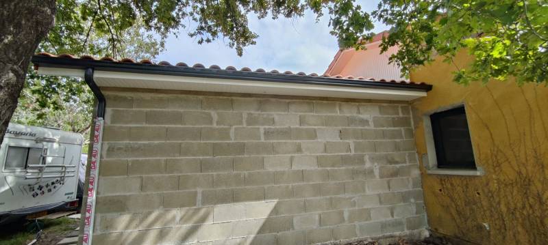 Pourquoi choisir les gouttières bleu ardoise BA6 Niagara 325 pour une installation professionnelle à Orx