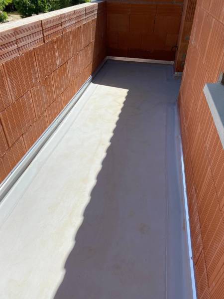 Étanchéité en membrane PVC sans isolant à Mios