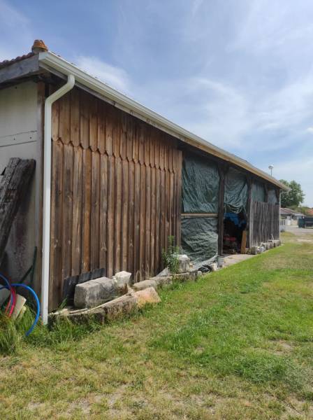 Protéger avec des couvertines et gouttières Niagara blanches en continu de qualité ma toiture contre les intempéries et améliorer son esthétique à Biscarrosse