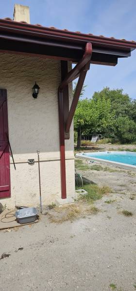 Installation des habillages bandeaux et gouttières en aluminium de couleur vieille tuile à Luxey pour assurer esthétisme et élégance et protéger des eaux pluviales
