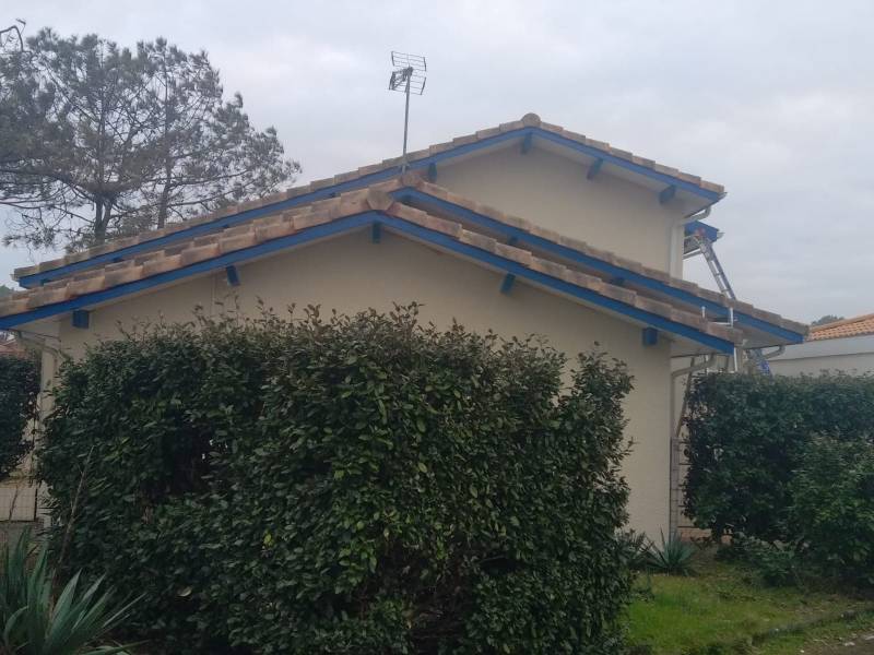 Installateurs Biscarrosse spécialistes sous-faces PVC alu bleu gentiane