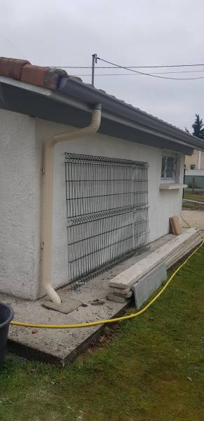 habillage,  gouttière et  descente sur une habitation aux alentours de Saint-Pierre-du-Mont