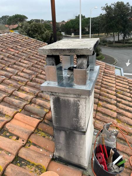 Habillage de cheminée avec support pied sur mesure à Biscarrosse