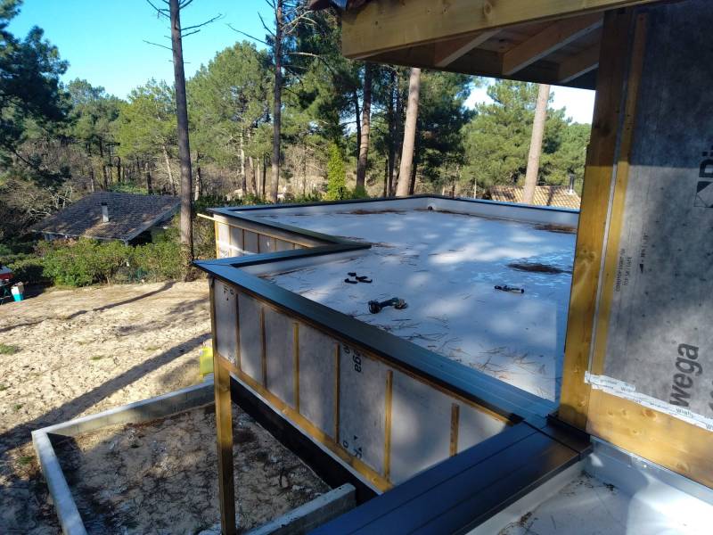 Pose de couvertine en continu de couleur noir graphite à Biscarrosse