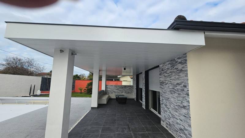 Bandeaux et lambris blancs de qualité avec des gouttières N325  bleu ardoise pour votre maison à Gujan-Mestras