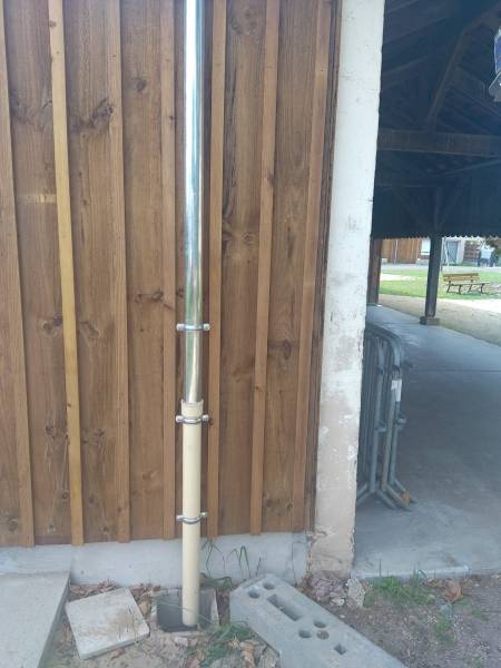 Comment installer des chéneaux sur une façade située près d’Orx