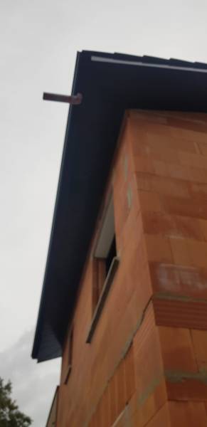 Pourquoi installer des lambris, bandeaux aluminium sur mesure et gouttières  Niagara noires à Parentis-en-Born