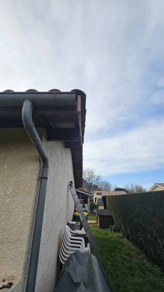 Sublimer votre extérieur avec des habillages bandeaux sur mesure et poutres couleur chaîne doré pour un aspect esthétique à Salles