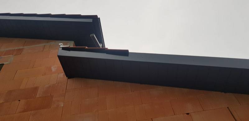 Pourquoi installer des lambris, bandeaux aluminium et gouttières Niagara noires pas chers à Parentis-en-Born