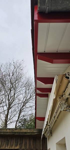 Pose de sous-face, bandeaux et têtes de panne d’une maison à Gujan-Mestras