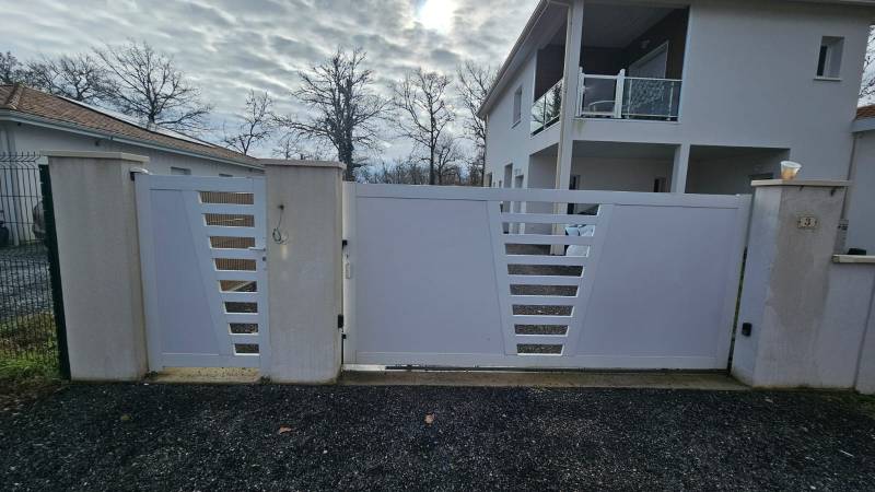 Pourquoi poser des chapeaux de piliers sur mesure couleur ton pierre en guise de finition pour vos extérieurs à Saugnac-et-Muret