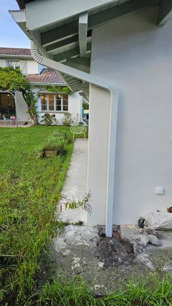 Gouttières G300 blanches et descentes assorties de qualité à La Teste-de-Buch