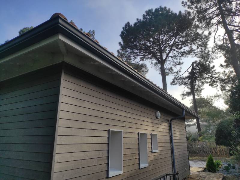 Gouttières Niagara couleur gris antique fabriquées localement