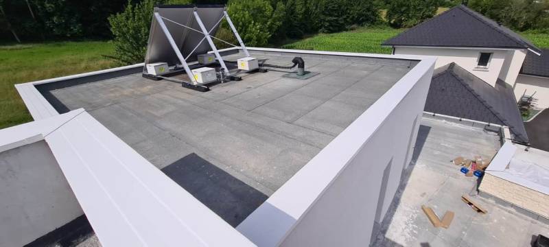 Pose de couvertine Annapurna sur une maison en construction à Laroin