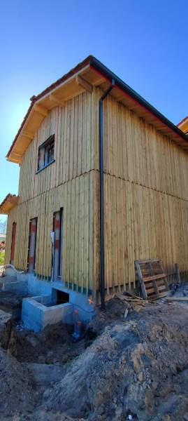 Gouttières Niagara N325, de descentes 60x80 et d’un appui de fenêtre bleu ardoise par Alu Gouttières Biscaà Cazaux