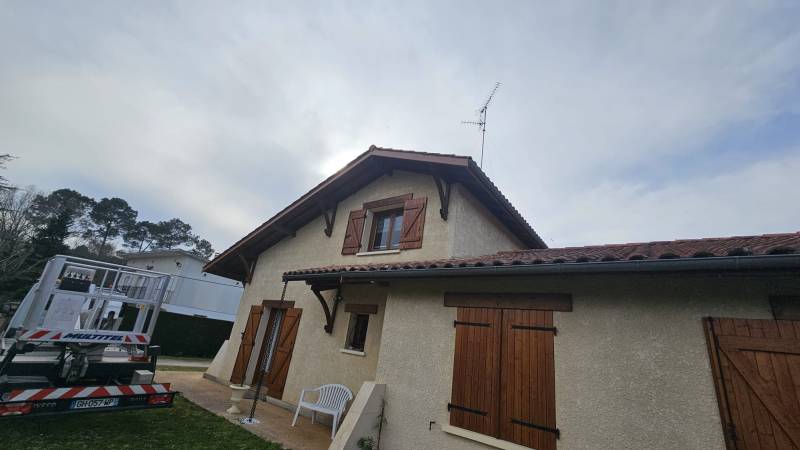 Sublimer votre extérieur avec des habillages bandeaux pas chers et poutres couleur chaîne doré pour un aspect esthétique à Salles