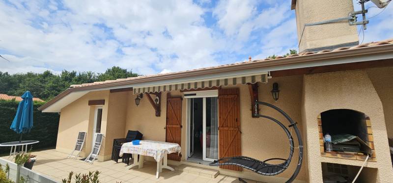 Bandeaux en aluminium de qualité et des sous-faces PVC blancs d’Alu Gouttières Bisca pour ma maison située à Sanguinet